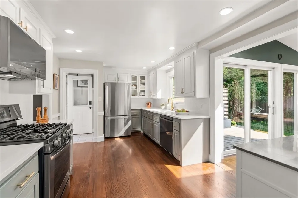 52 Beaufort Ave, Needham, MA 02492