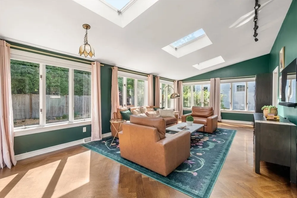 52 Beaufort Ave, Needham, MA 02492