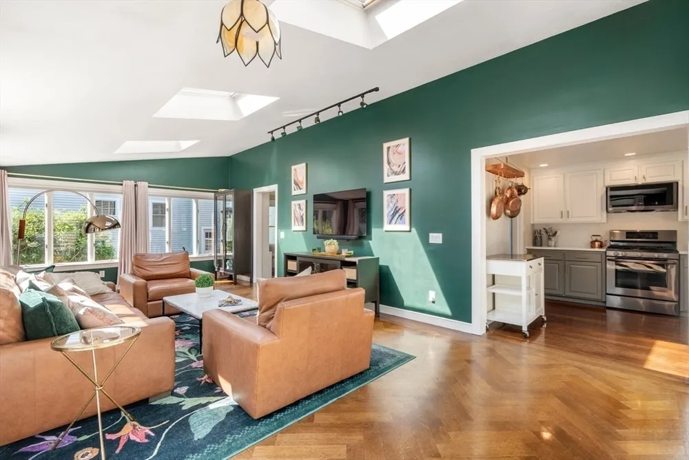 52 Beaufort Ave, Needham, MA 02492