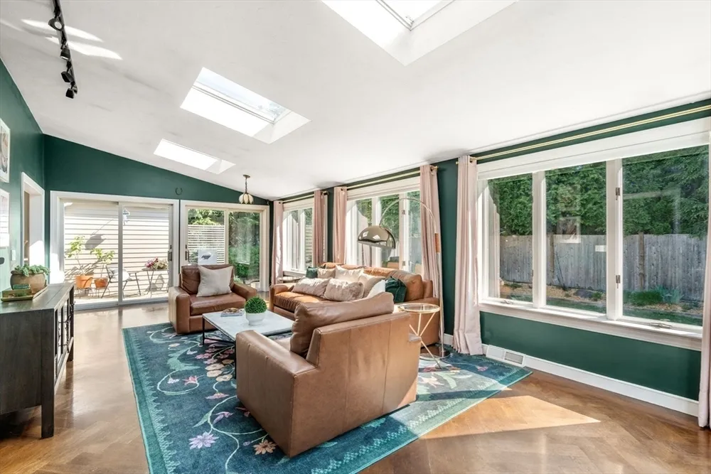 52 Beaufort Ave, Needham, MA 02492