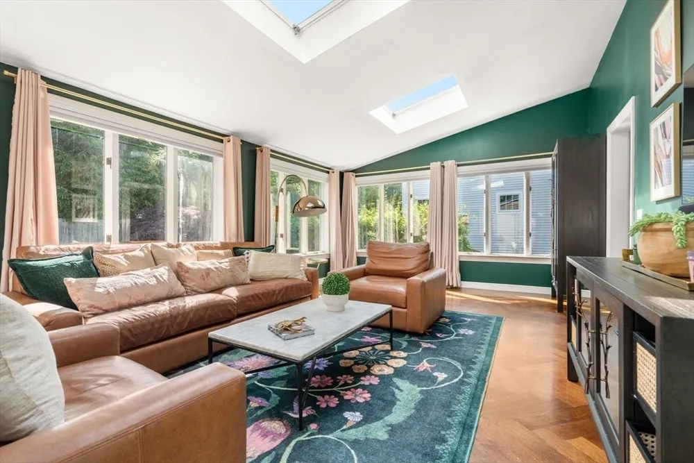 52 Beaufort Ave, Needham, MA 02492