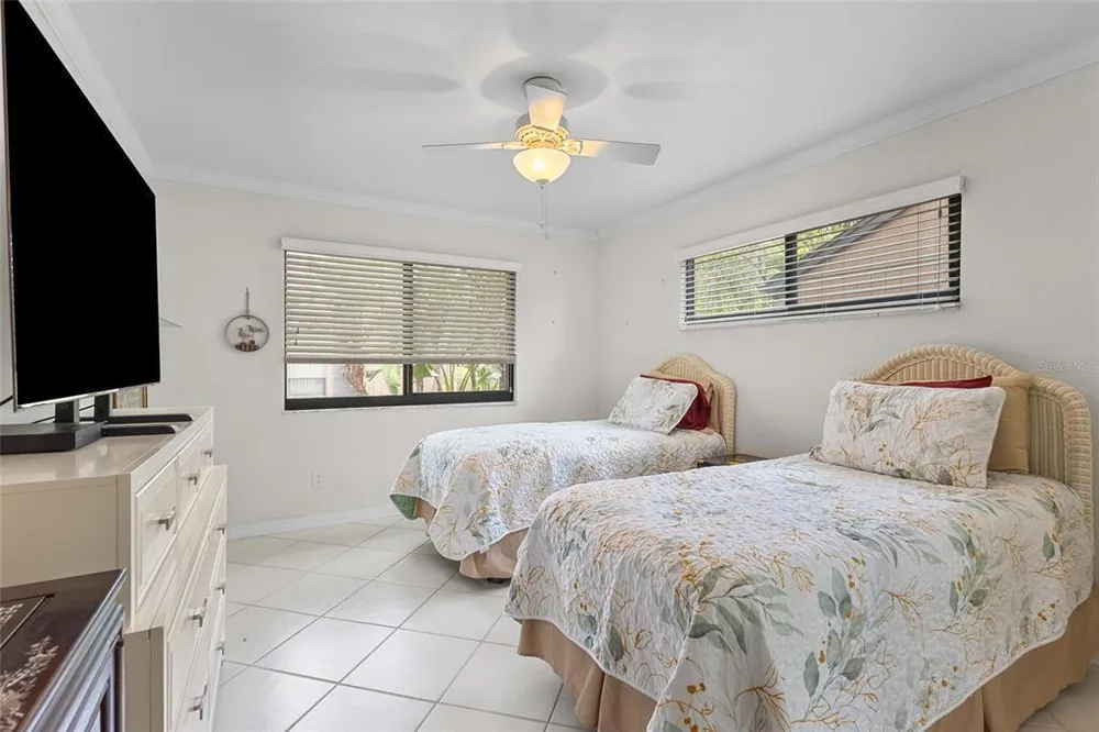 1702 Glenhouse Dr, Sarasota, FL 34231