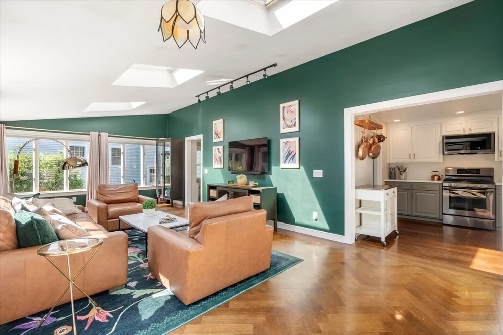 52 Beaufort Ave, Needham, MA 02492