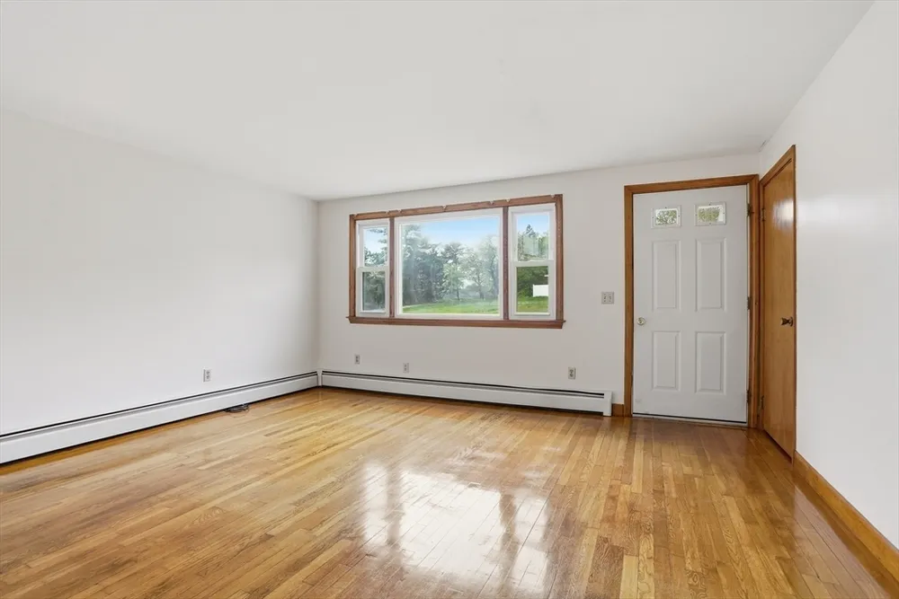 107 Salisbury St, Dracut, MA 01826