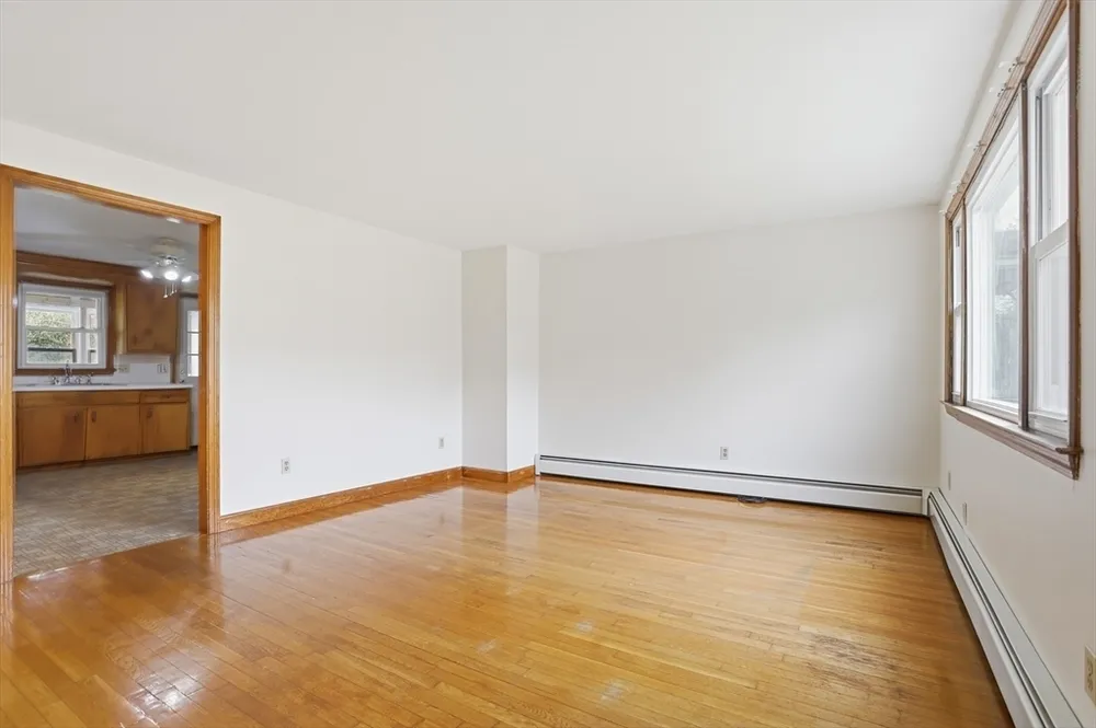 107 Salisbury St, Dracut, MA 01826