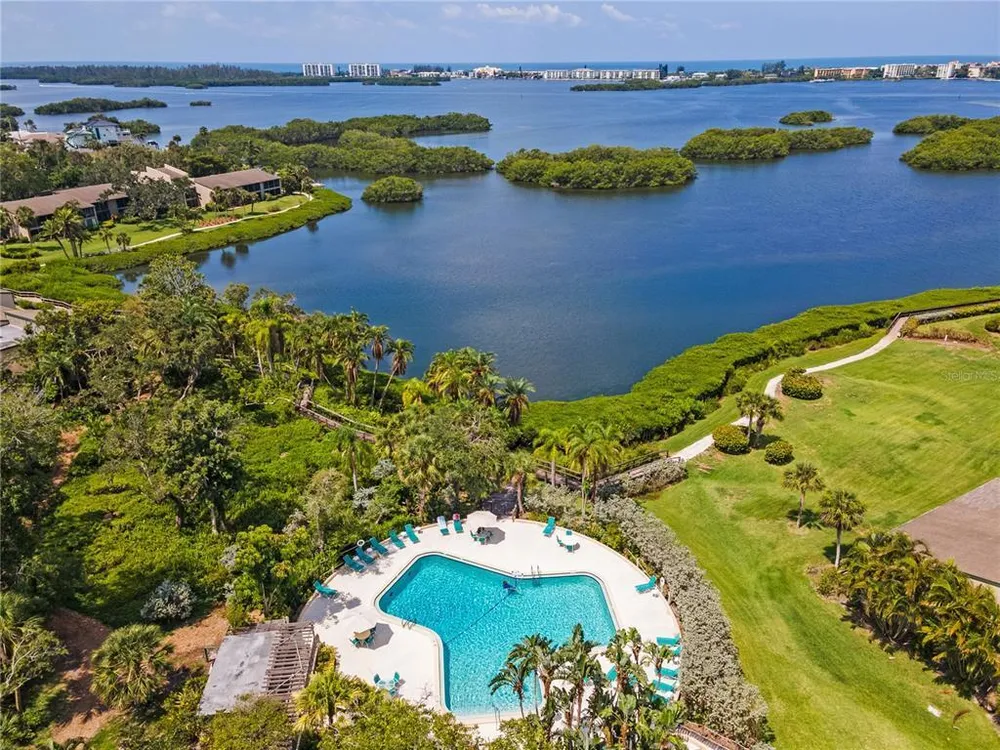 1702 Glenhouse Dr, Sarasota, FL 34231