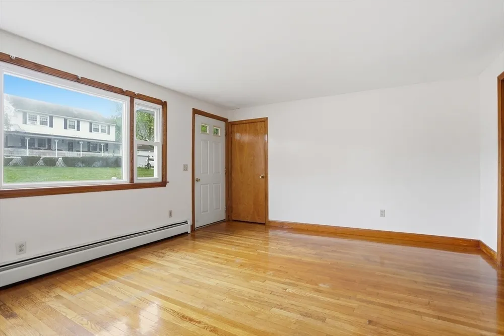 107 Salisbury St, Dracut, MA 01826
