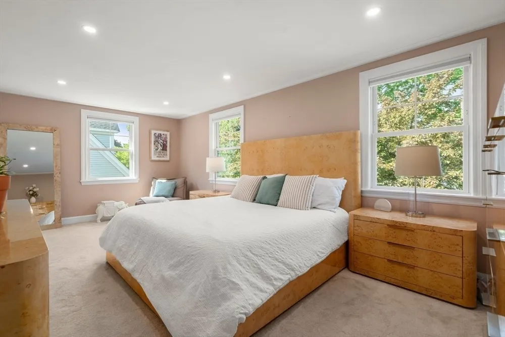 52 Beaufort Ave, Needham, MA 02492