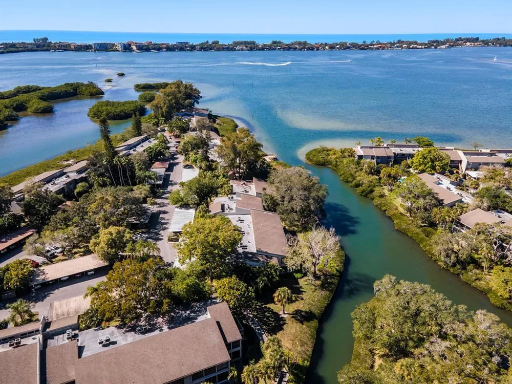 1702 Glenhouse Dr, Sarasota, FL 34231