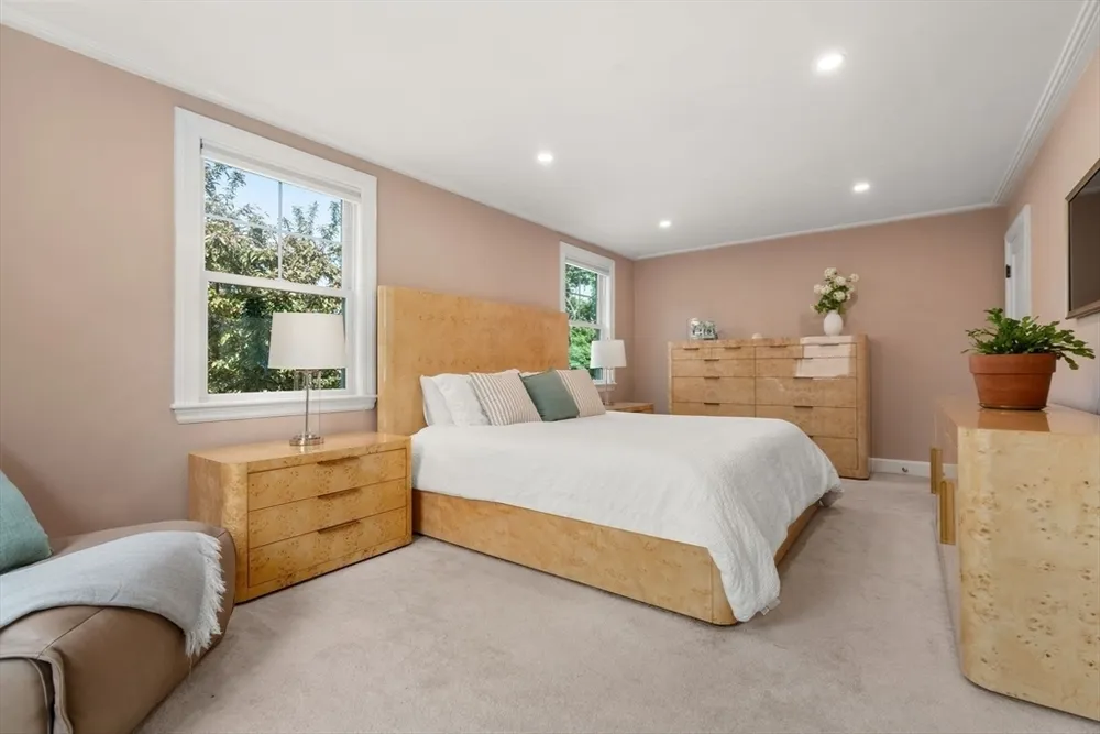 52 Beaufort Ave, Needham, MA 02492