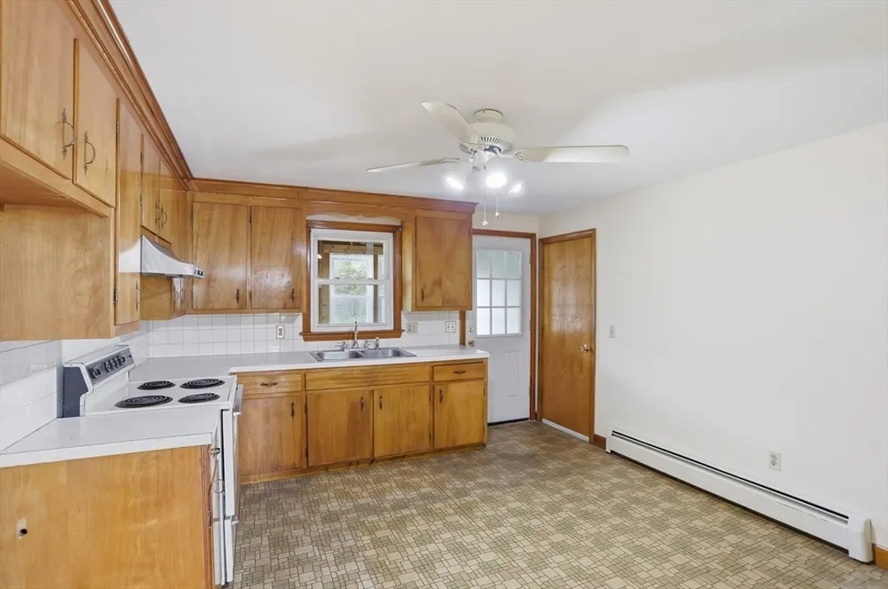 107 Salisbury St, Dracut, MA 01826