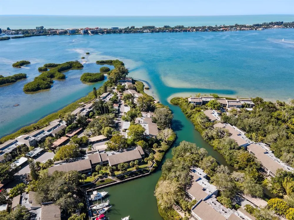 1702 Glenhouse Dr, Sarasota, FL 34231