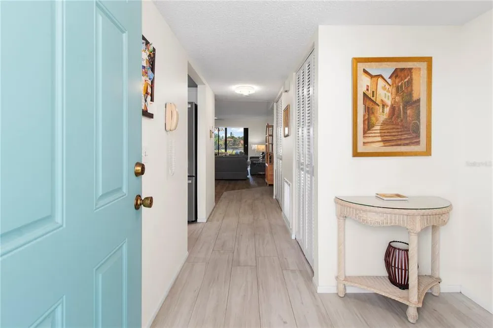 220 Lakewood Dr, Bradenton, FL 34210
