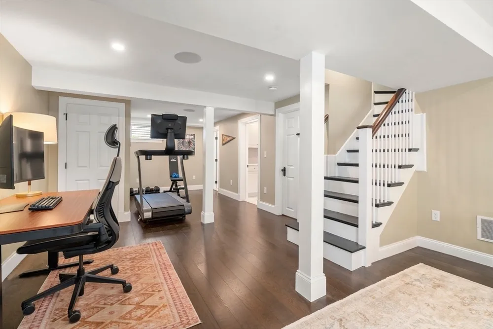 52 Beaufort Ave, Needham, MA 02492