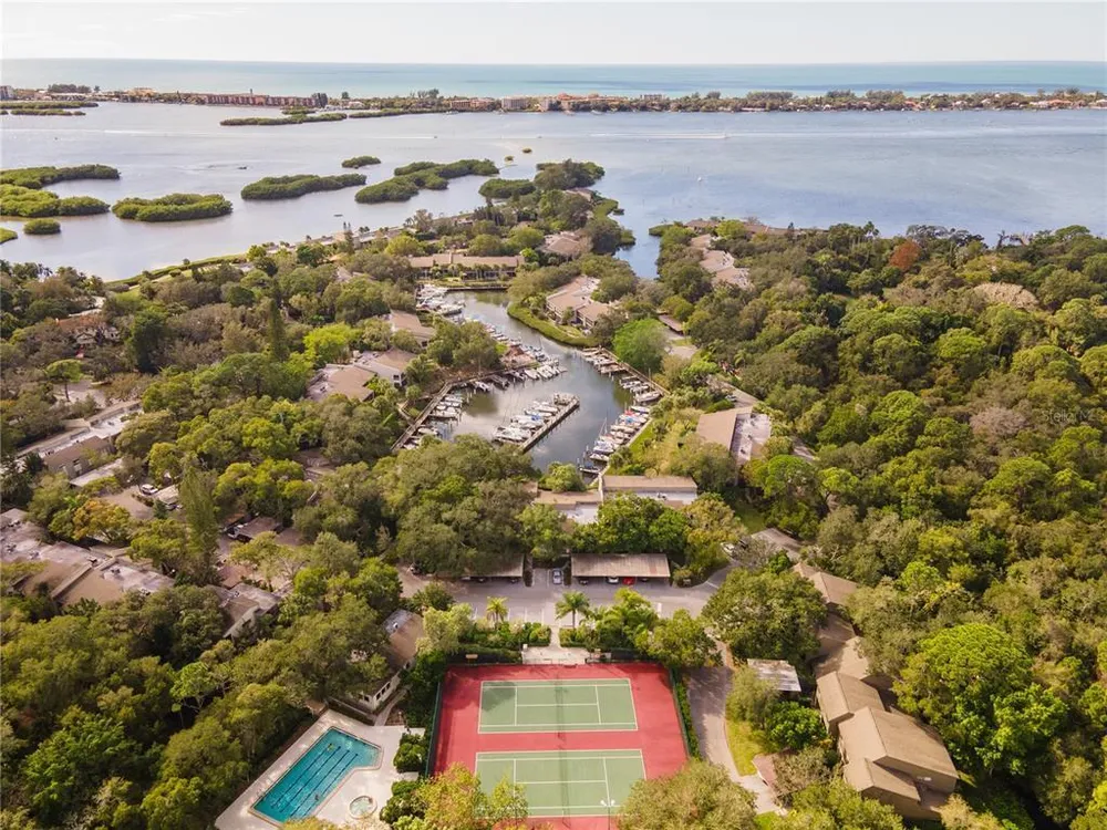 1702 Glenhouse Dr, Sarasota, FL 34231