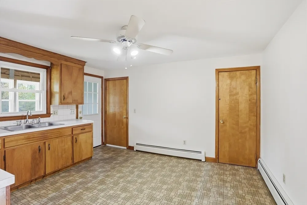 107 Salisbury St, Dracut, MA 01826