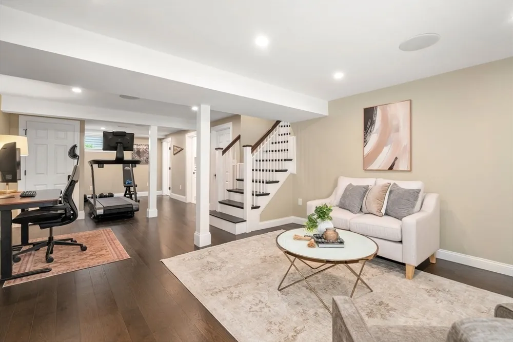 52 Beaufort Ave, Needham, MA 02492