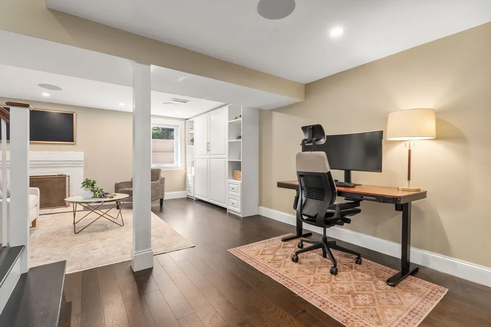 52 Beaufort Ave, Needham, MA 02492