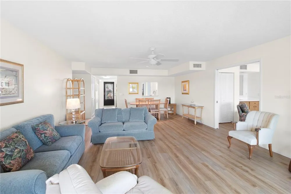 220 Lakewood Dr, Bradenton, FL 34210