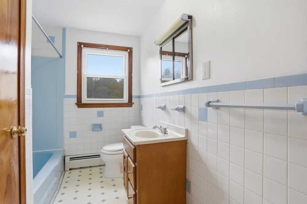 107 Salisbury St, Dracut, MA 01826