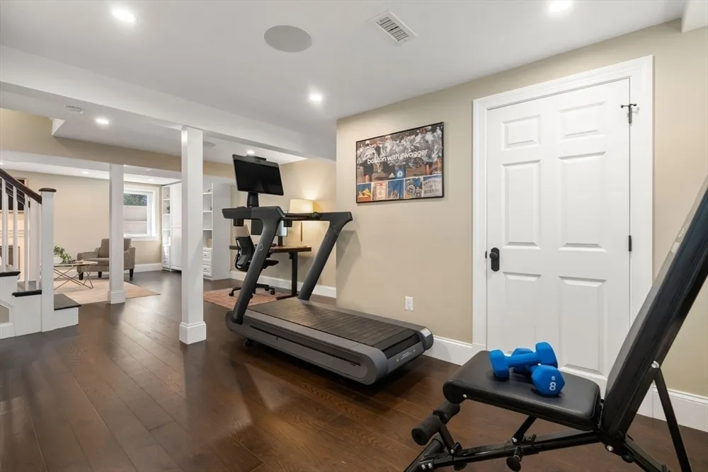 52 Beaufort Ave, Needham, MA 02492