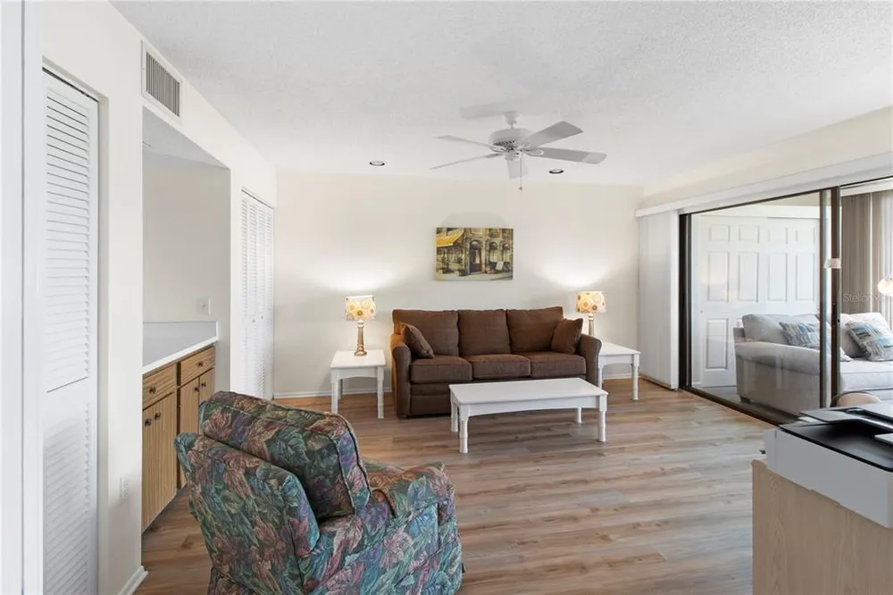 220 Lakewood Dr, Bradenton, FL 34210