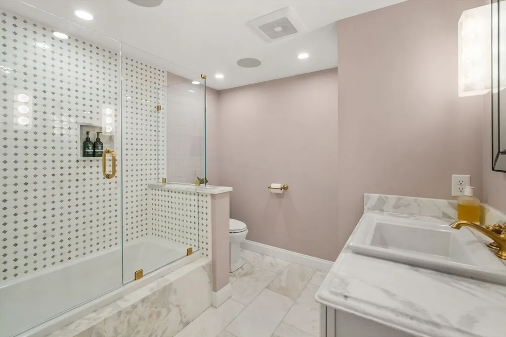 52 Beaufort Ave, Needham, MA 02492