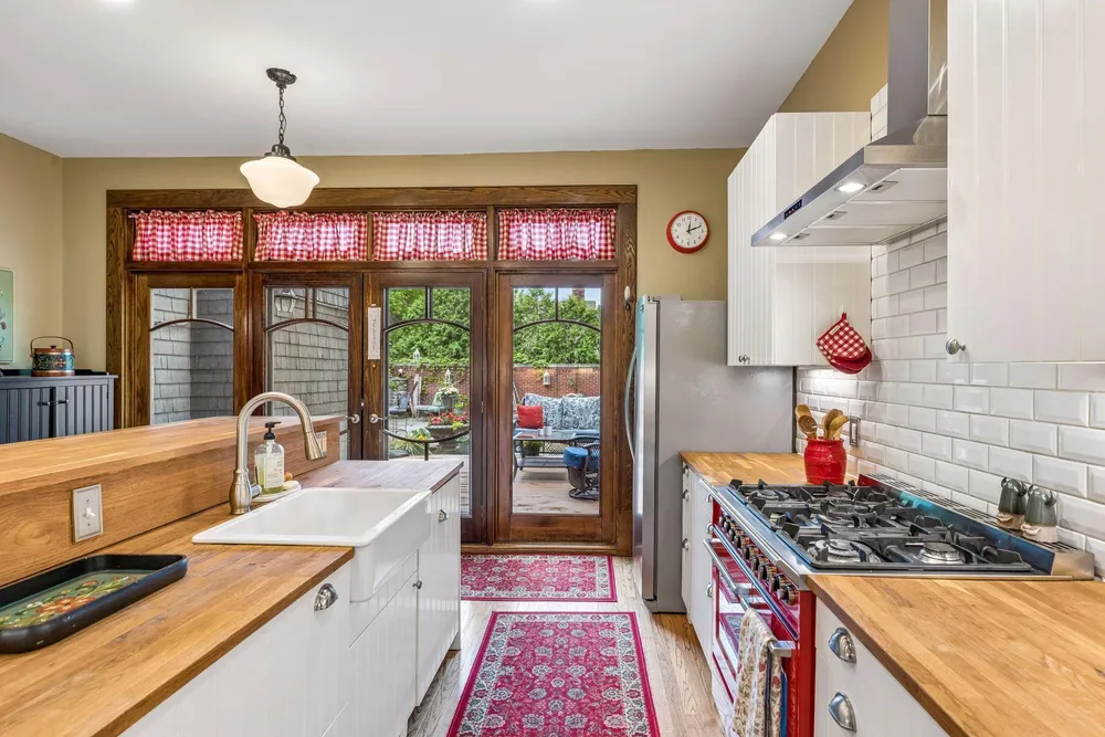 502 Grand Hill, Saint Paul, MN 55102