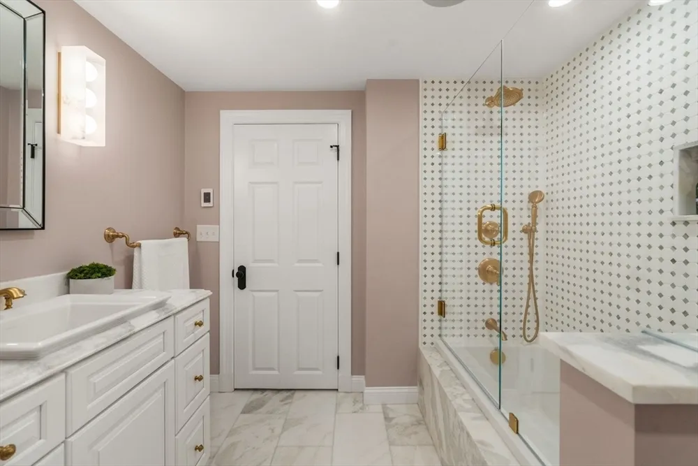 52 Beaufort Ave, Needham, MA 02492