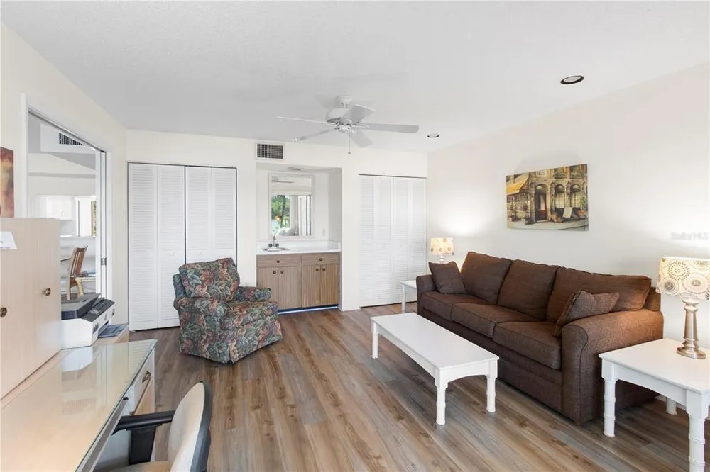 220 Lakewood Dr, Bradenton, FL 34210