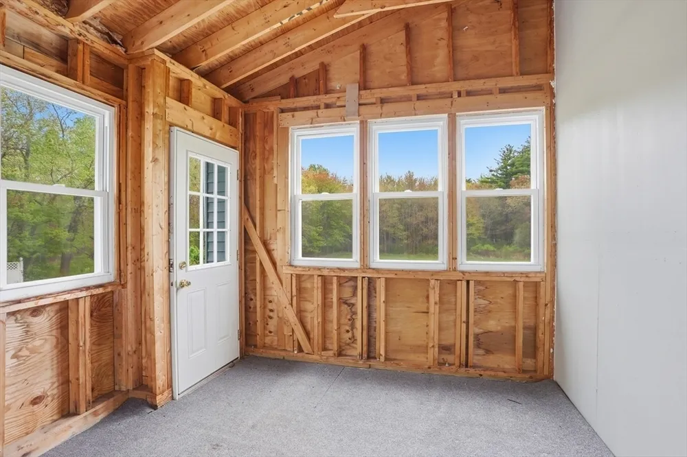 107 Salisbury St, Dracut, MA 01826