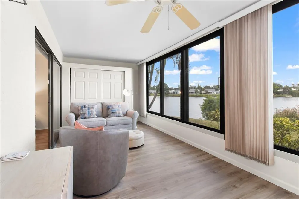 220 Lakewood Dr, Bradenton, FL 34210