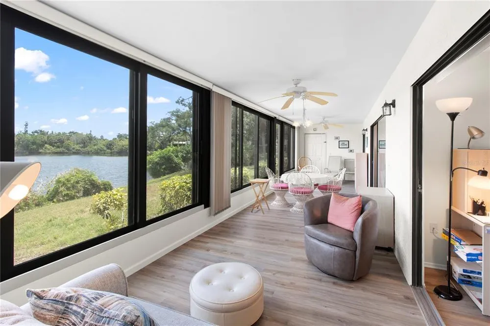 220 Lakewood Dr, Bradenton, FL 34210