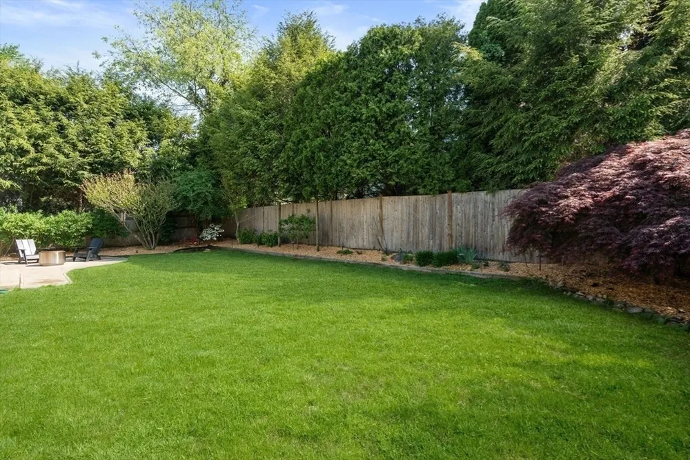 52 Beaufort Ave, Needham, MA 02492