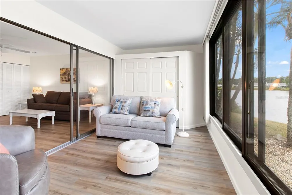 220 Lakewood Dr, Bradenton, FL 34210
