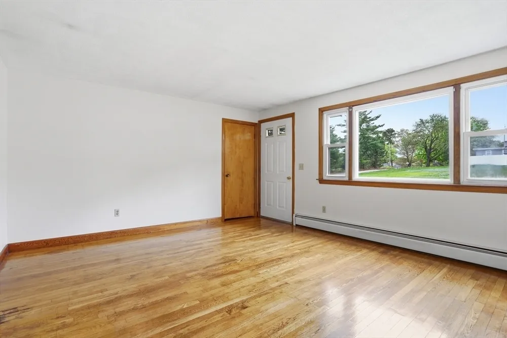 107 Salisbury St, Dracut, MA 01826