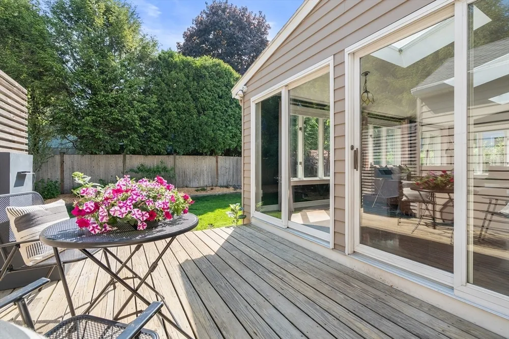 52 Beaufort Ave, Needham, MA 02492