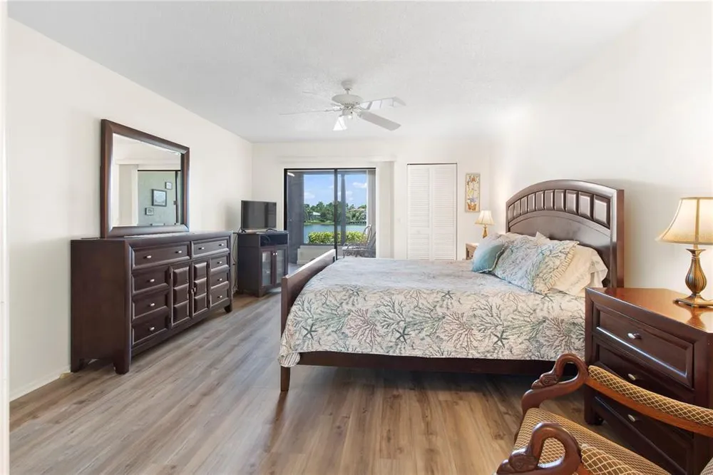 220 Lakewood Dr, Bradenton, FL 34210