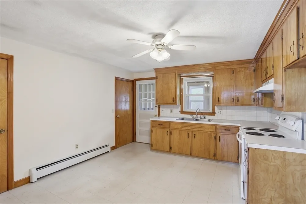 107 Salisbury St, Dracut, MA 01826