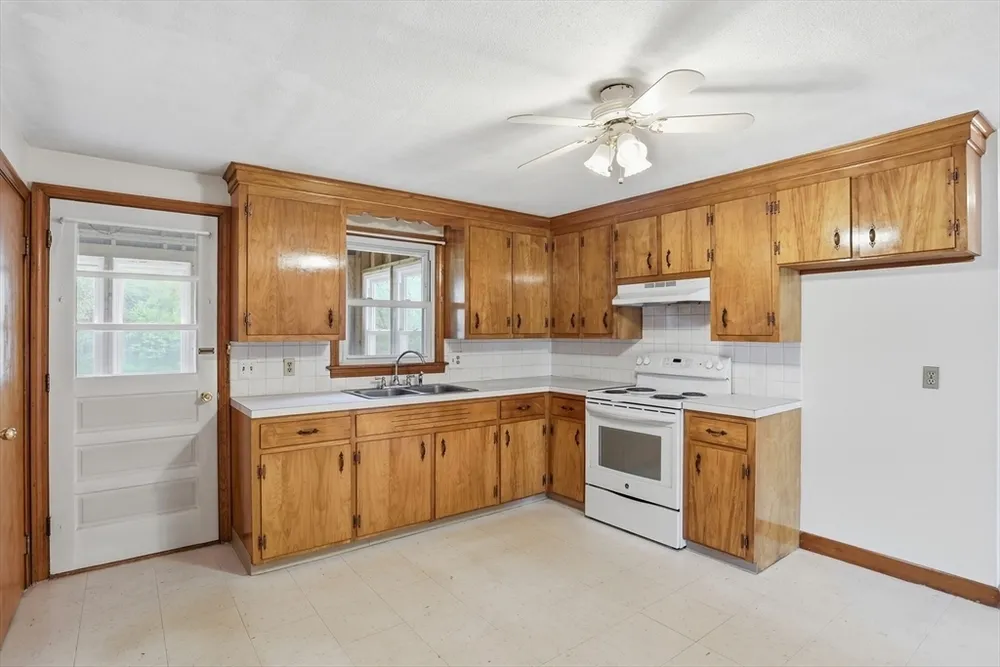 107 Salisbury St, Dracut, MA 01826