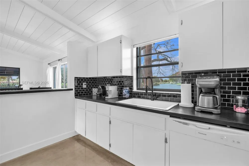 211 SW 87th Terrace, Plantation, FL 33324