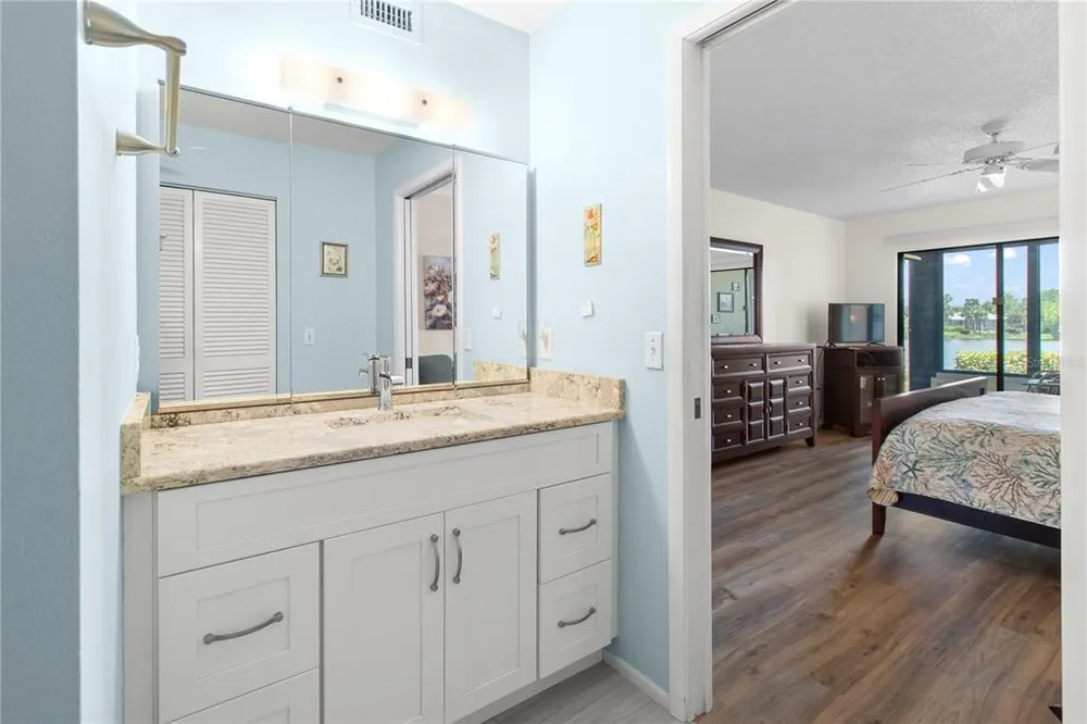220 Lakewood Dr, Bradenton, FL 34210