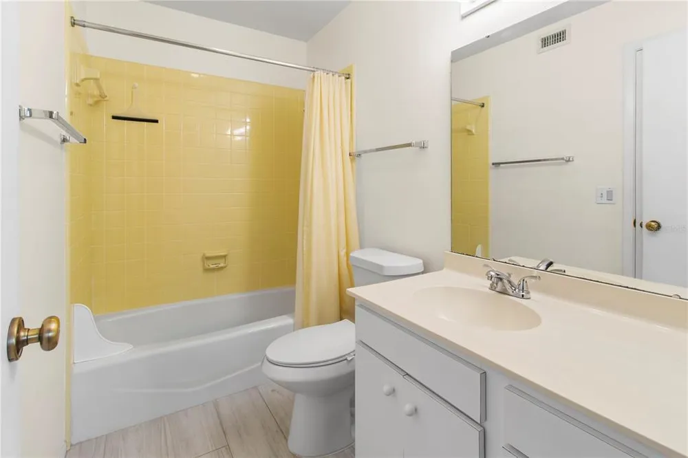 220 Lakewood Dr, Bradenton, FL 34210