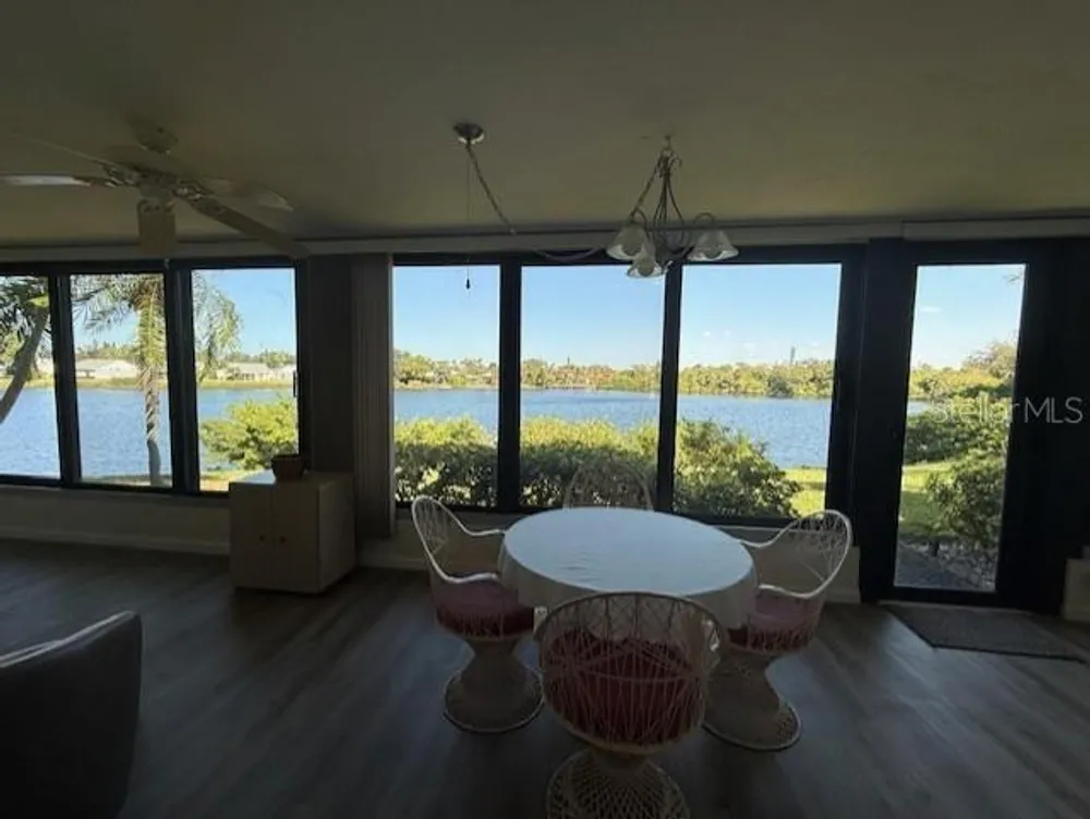 220 Lakewood Dr, Bradenton, FL 34210