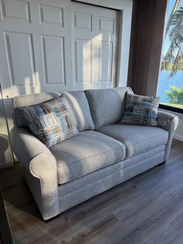 220 Lakewood Dr, Bradenton, FL 34210