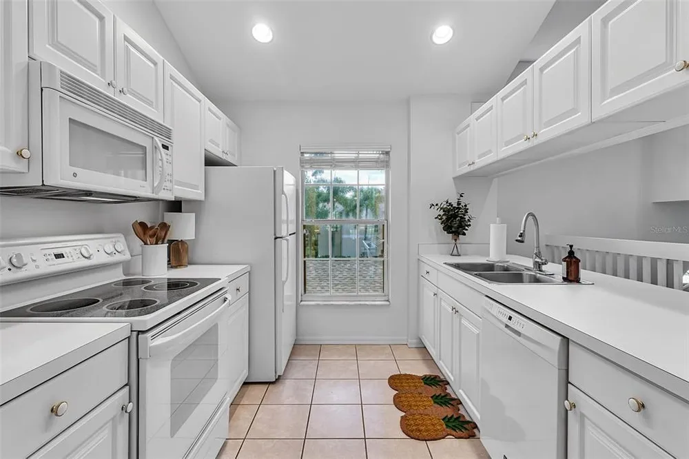 8340 Wingate Dr, Sarasota, FL 34238