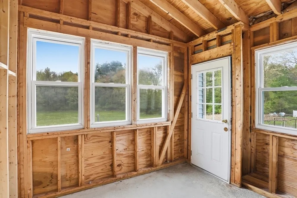107 Salisbury St, Dracut, MA 01826