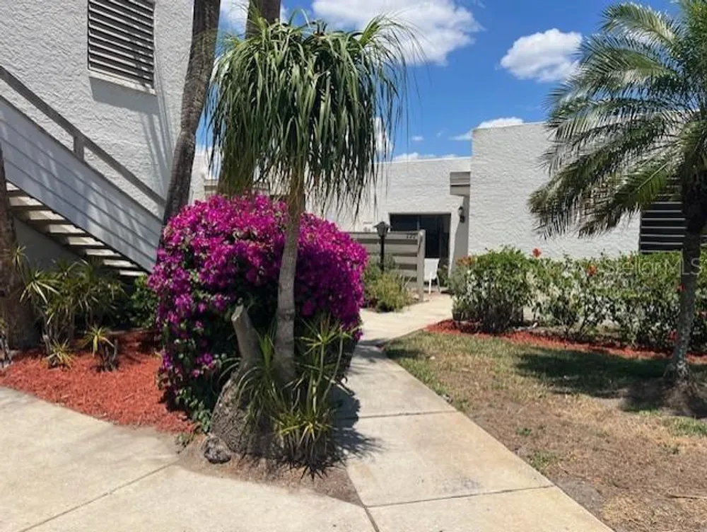 220 Lakewood Dr, Bradenton, FL 34210