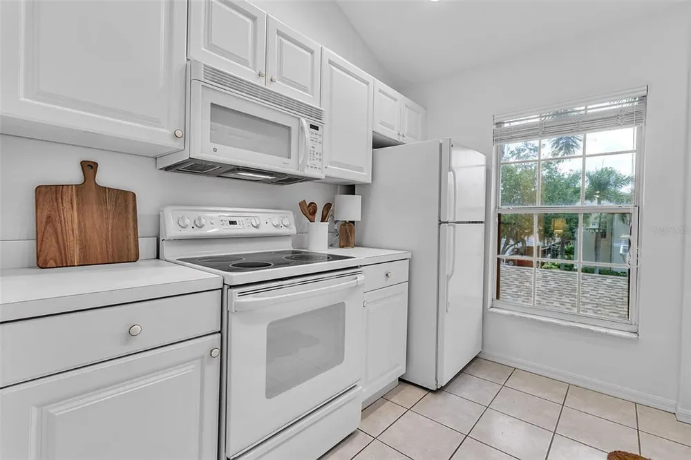 8340 Wingate Dr, Sarasota, FL 34238