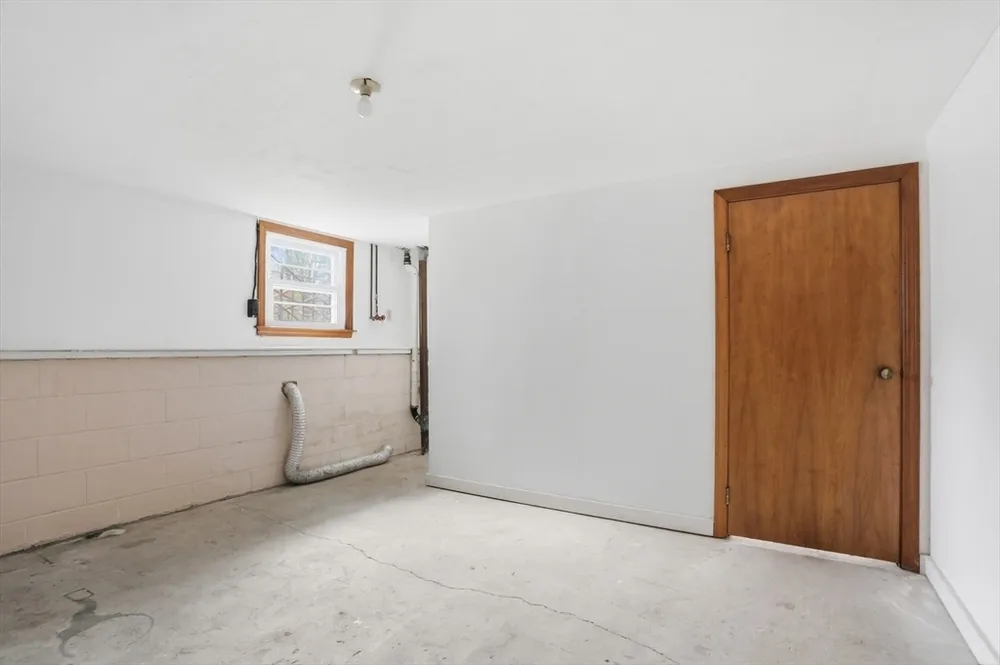 107 Salisbury St, Dracut, MA 01826